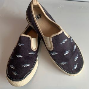 Kids Gap shark canvas sneakers shoes size 4 boy